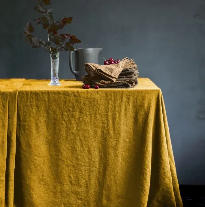 Aranżacja stołu z lnem Lovely Linen w kolorze Honey