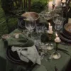 Ciemnozielona aranżacja stołu z lnem Lovely Linen