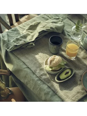 Zielona aranżacja stołu z lnem Lovely Linen